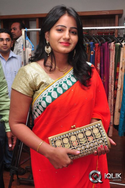 Tanusha-launches-Shrujan-Hand-Embroidered-Exhibition